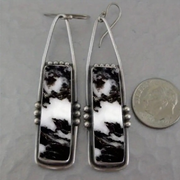 Elegant Black and White Dangle Earrings - Picture 3 of 5